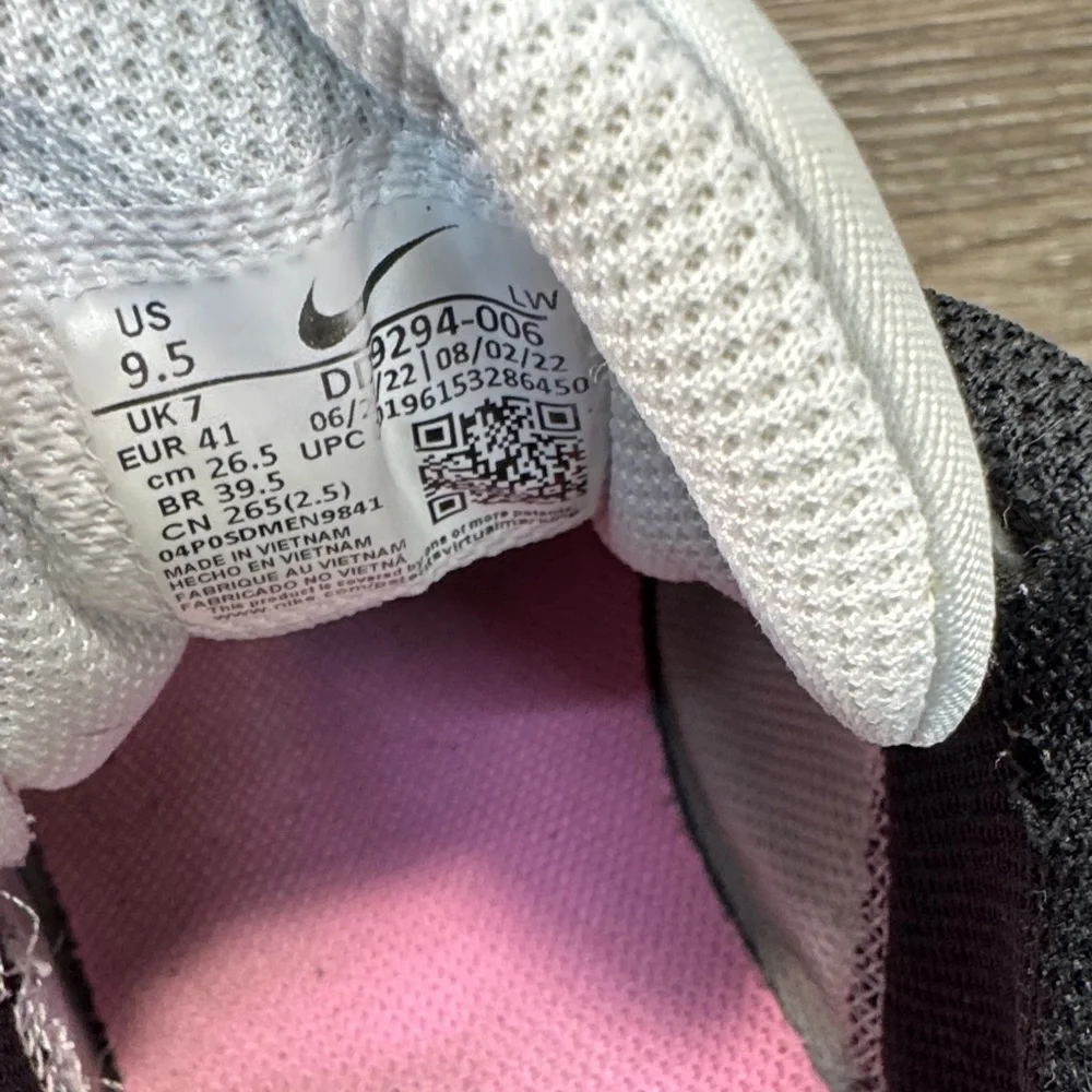 Nike Women's Black, Gray, and Pink Sneakers woman’s size 9.5 (j203)